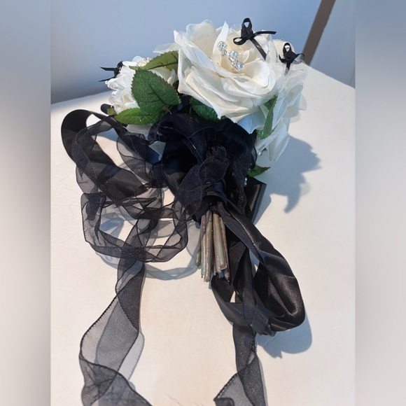 Halloween Gothic Bride Bouquet | White Roses w/ Black Ribbons & Pearls | Costume - Picture 3 of 5